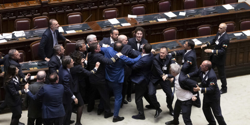 Rissa alla Camera, i partiti di opposizione scendono in piazza martedì anche a Palermo