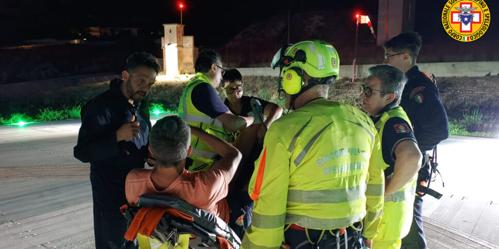 Due turisti feriti allo Zingaro e a Vulcano salvati da Soccorso alpino, polizia e 118