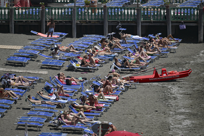 Altroconsumo, a ferragosto posto spiaggia aumenta del 4%