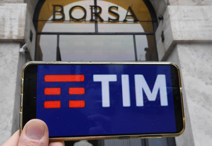 Tim chiude forte (+4%) in Borsa, scambi ancora elevati