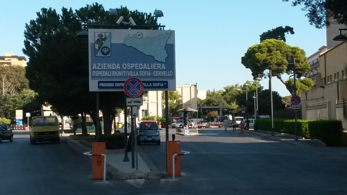 Operaio investito da un autocompattatore a Palermo