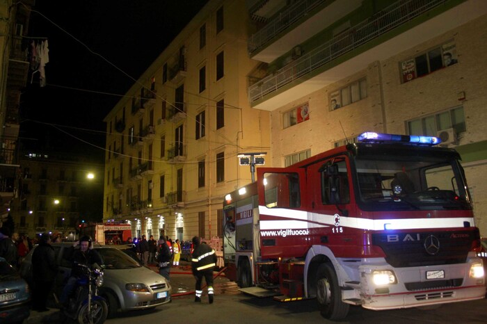 Incendio in palazzina a Palermo, sei intossicati