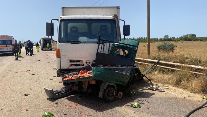 Incidenti stradali: camion travolge un tre ruote, un morto