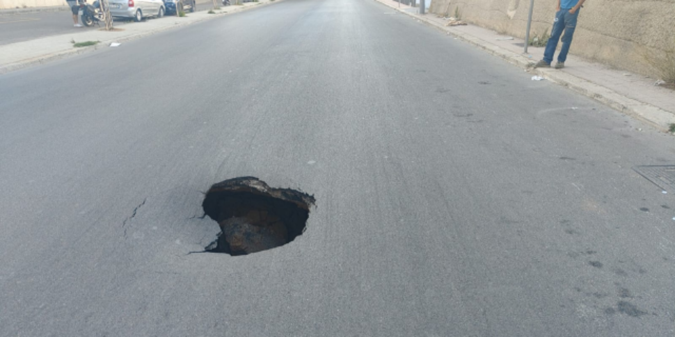 Si apre una voragine in strada a Bagheria, nessun ferito