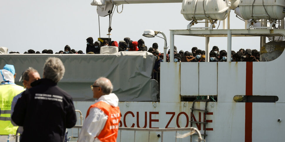 Pozzallo, concluso lo sbarco di 40 migranti, tra loro anche 14 minori