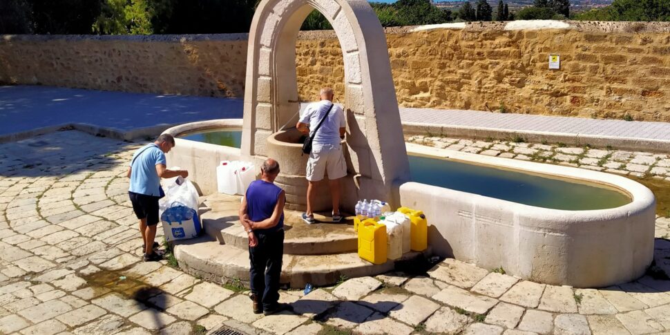 Ad Agrigento acqua nelle case ogni 15 giorni: lettera-appello al presidente Mattarella con 1.400 firme