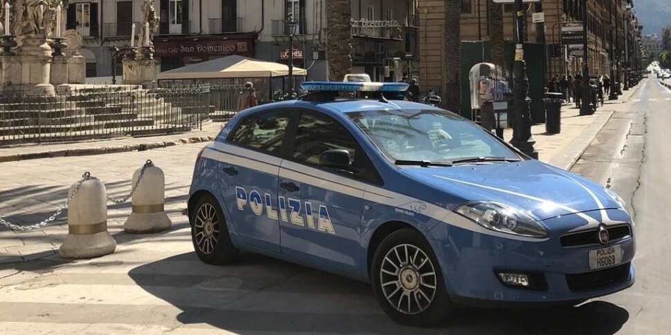 Palermo, tenta di rapinare una turista spagnola: messo in fuga dagli amici