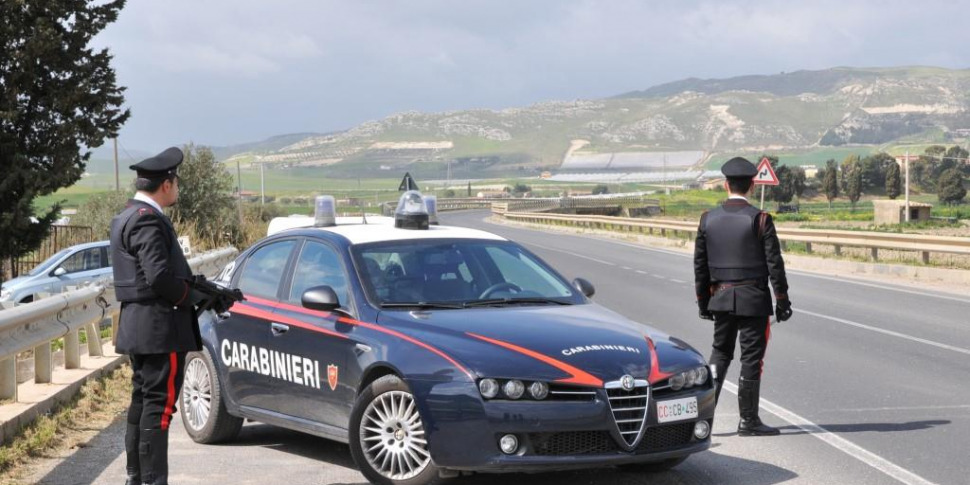 Mazzarino, sorpresi con 9 kg di hashish: quattro ragazzi arrestati