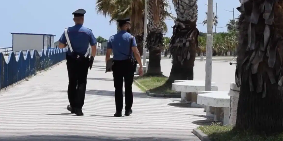 Molesta una quindicenne in spiaggia: arrestato tunisino a Marina di Ragusa