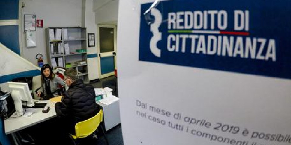 Falsificavano i documenti per il reddito di cittadinanza dietro pagamento di 200 euro a pratica, due arresti in un Caf a Monreale