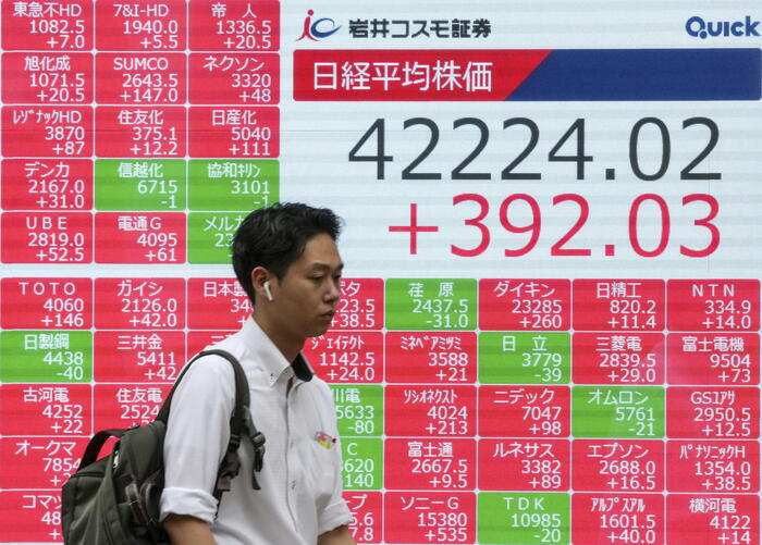 Borsa: l'Asia segue onda Wall Street, Cina arranca con il pil