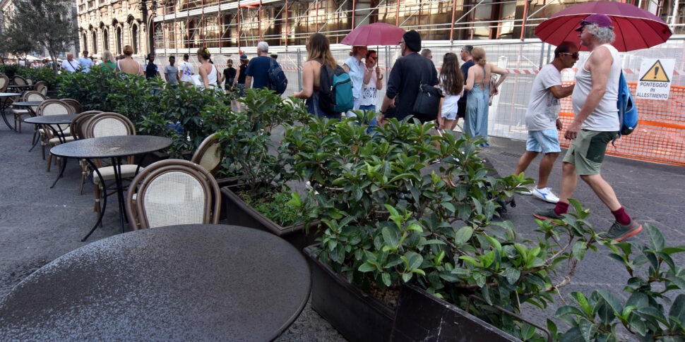 Catania, raccolto il 40% di 4 mila tonnellate di cenere vulcanica piovuta dall'Etna