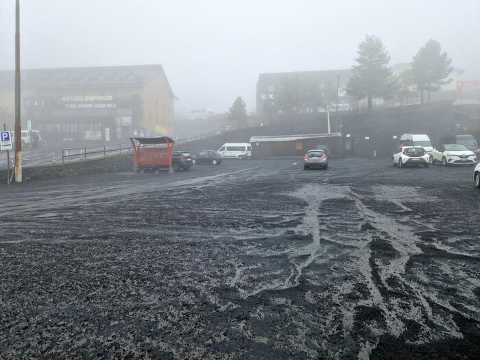 Etna: cenere vulcanica su strade Catania, ordinanza sindaco