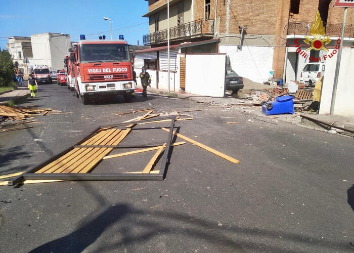 Esplosione in fabbrica fuoco d'artificio a Messina, feriti