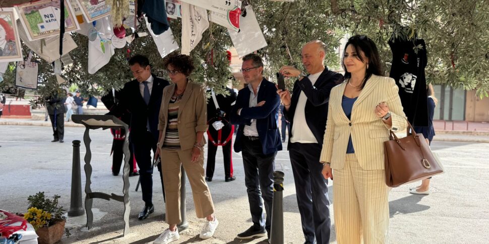 Palermo, la delegazione della commissione parlamentare Ecomafie in visita in via D'Amelio