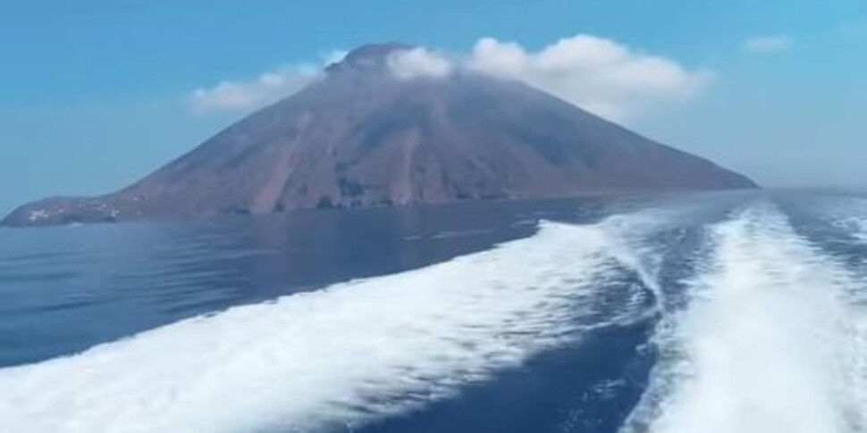 Allerta rossa a Stromboli, gli operatori del turismo protestano: «Dichiarare lo stato di calamità»