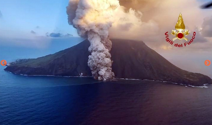 Stromboli: Ingv, flusso lavico da bocca a 600 metri d'altezza