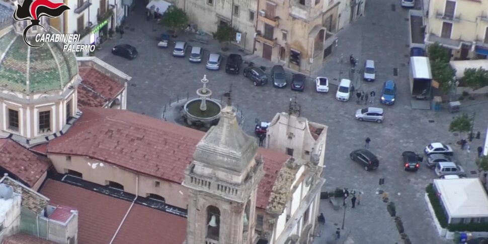 Carini, rapina un anziano in piazza: denunciato un giovane