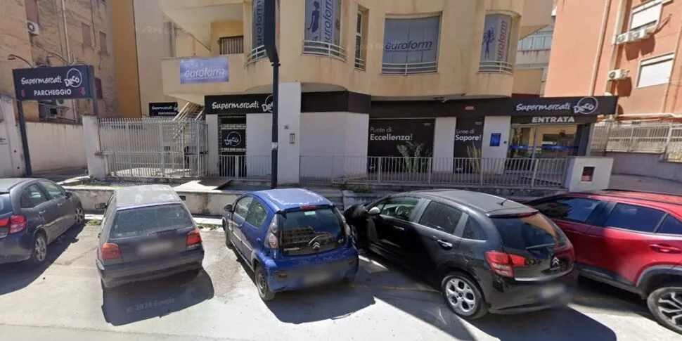 Villabate, incendio in un supermercato: le fiamme innescate da un cortocircuito