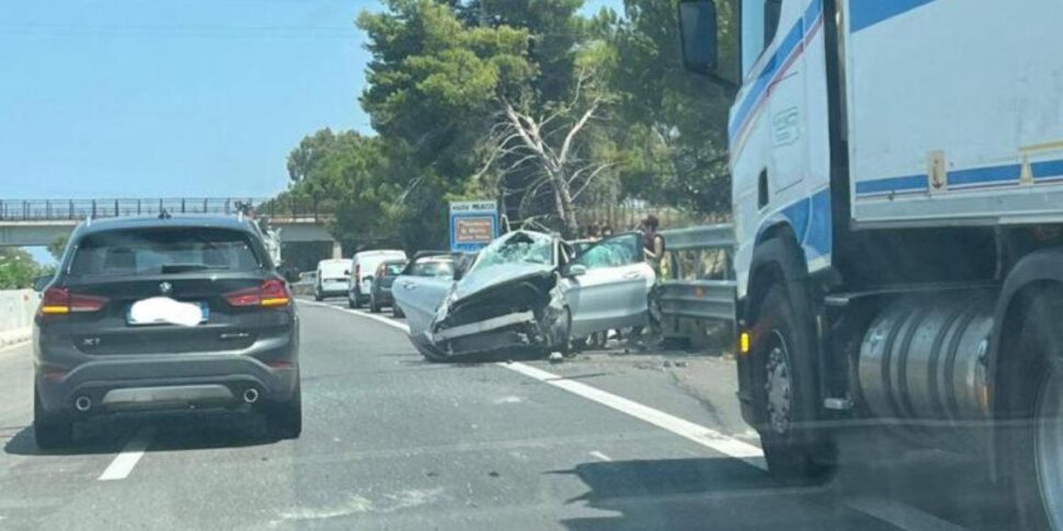 Incidente fra Barcellona e Milazzo, un ferito grave e autostrada chiusa al traffico