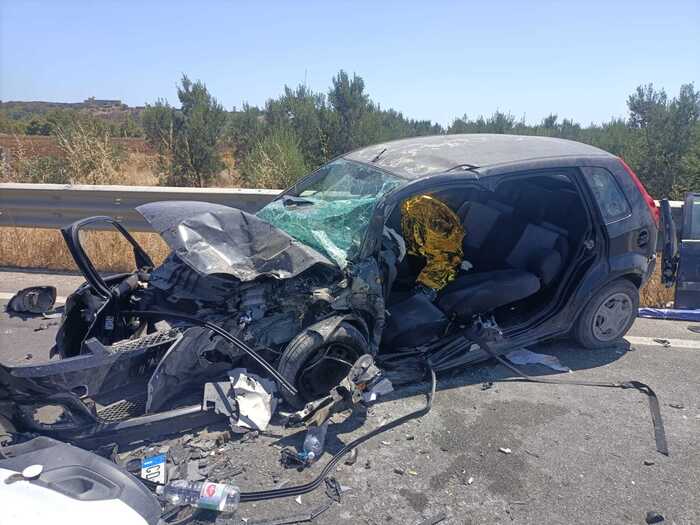 Scontro tra auto e furgone, cinque feriti nell'agrigentino