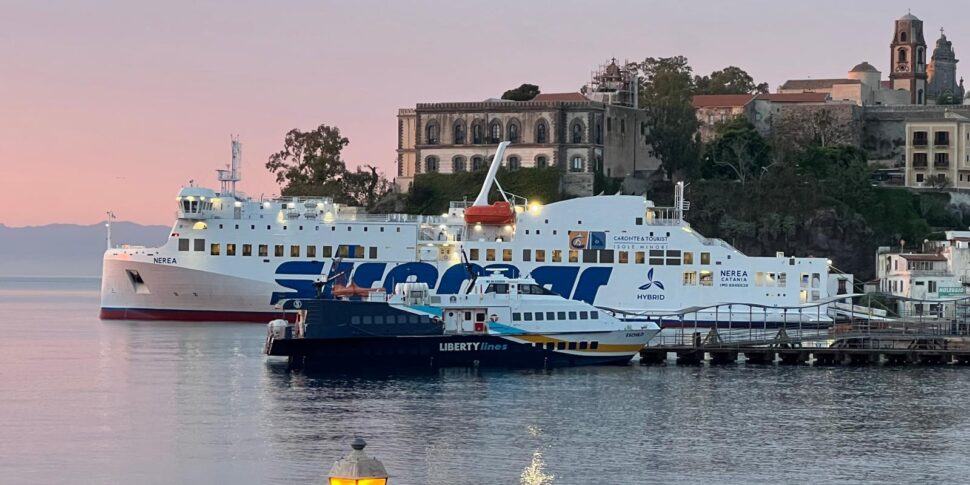 Isole minori siciliane, i sindaci chiedono che le merci deperibili possano essere trasportate anche sugli aliscafi