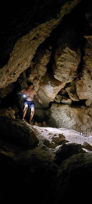 Scoperta grotta sulla costa taorminese