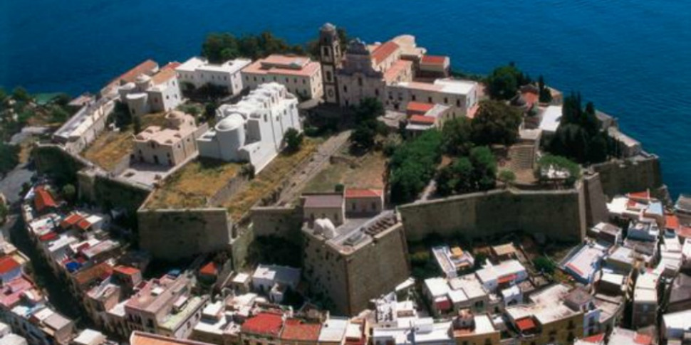 Lipari, confronto fra Veneziani e Cacciari su amicizia e solitudine