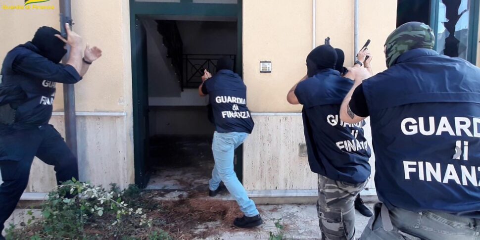 Infiltrazioni mafiose negli appalti pubblici, 7 arrestati a Sciacca: c'è anche l'ex responsabile della Protezione civile