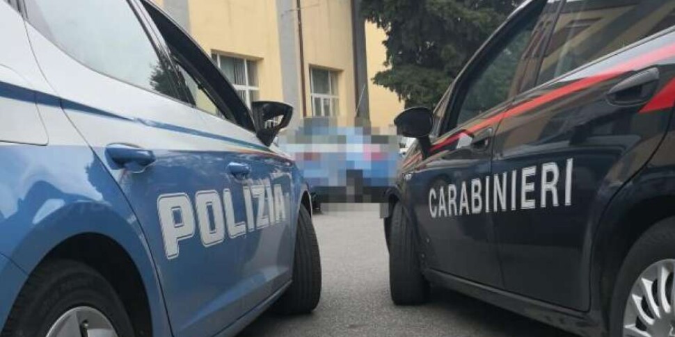 Picchia la moglie anche in presenza della figlia, marito violento arrestato ad Augusta