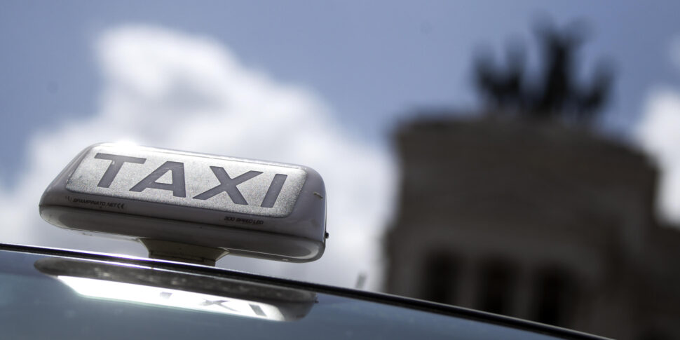 Taxi e noleggio con conducente, nasce il registro elettronico per smascherare gli abusivi: ecco come iscriversi