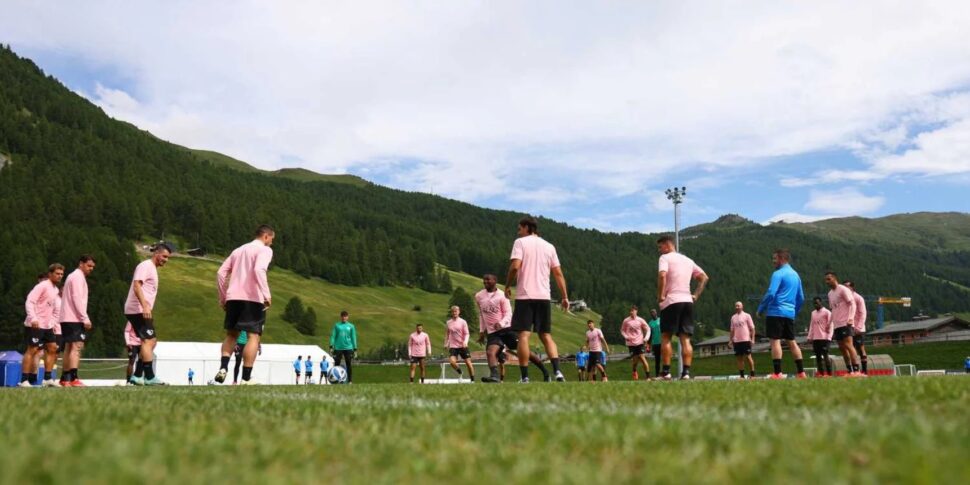 Dieci gol del Palermo nella prima amichevole: Dionisi sceglie il 4-3-3 con Ranocchia a centrocampo e Insigne e Di Mariano accanto a Brunori