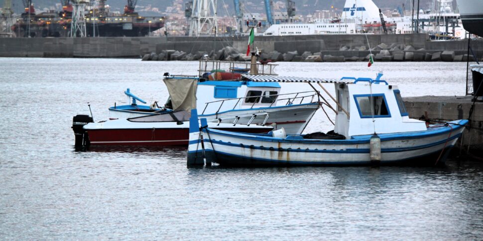 Palermo, ventiquattrenne cade dal gommone e finisce contro l'elica: ferito