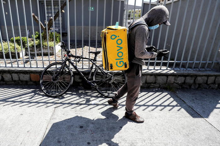 Si rifiuta di consegnare al piano, rider picchiato a Palermo