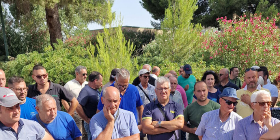 Agricoltori senza acqua, scoppia la protesta a Castelvetrano