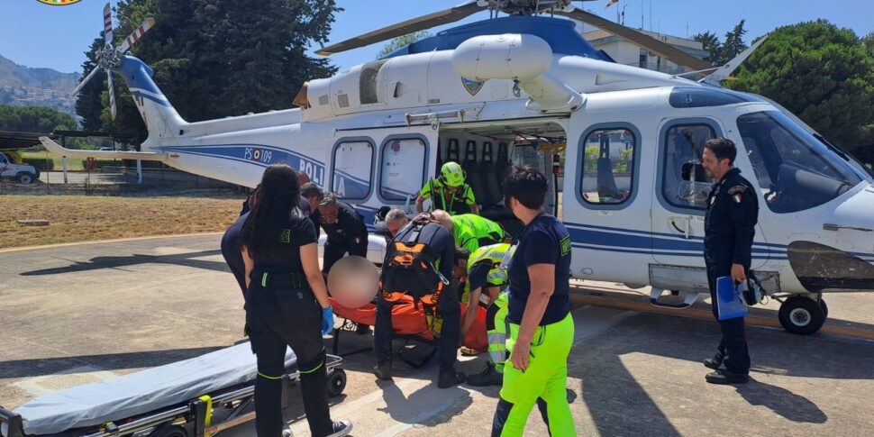 Precipita con il parapendio: ragazza romana di 17 anni soccorsa a Cefalù, era in fondo a un dirupo con traumi e fratture