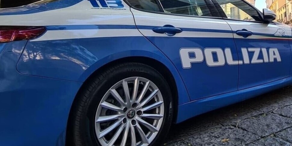 Rapina un commerciante a Palermo, incastrato dal lunotto rotto dell'auto impiegata nella fuga