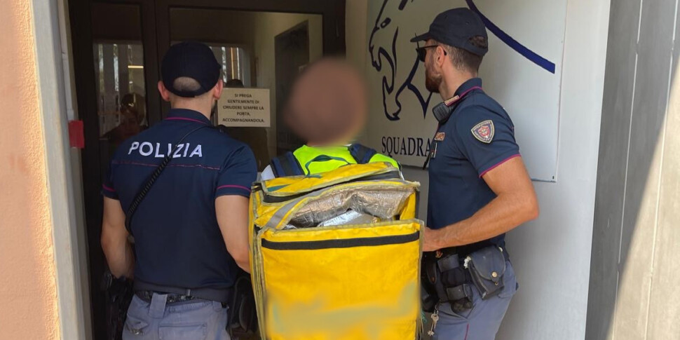 Catania, il rider consegnava dosi di cocaina e Mdma: scoperto alla polizia a arrestato