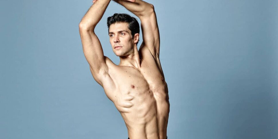 Roberto Bolle al teatro greco di Siracusa, omaggio alla cultura ellenistica