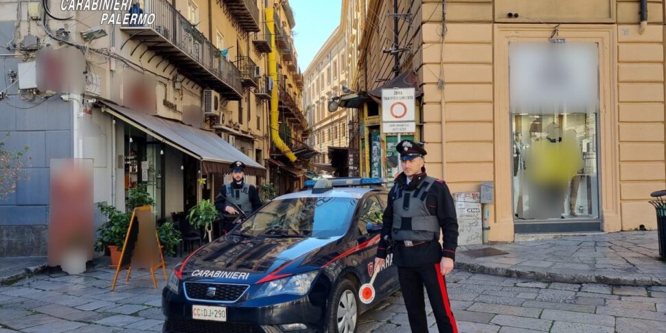 Nel centro storico di Palermo ronde di cittadini contro i pusher e gli scippatori