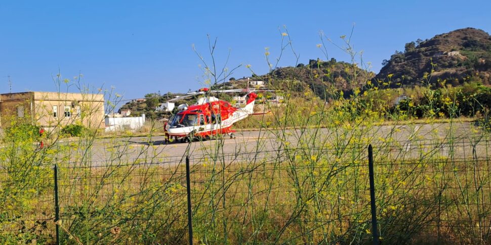 Lipari, due escursionisti in difficoltà: arriva l'elicottero per portarli in salvo