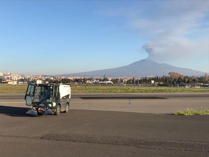 Sac, nube vulcanica dall'Etna, sospesi voli a Catania