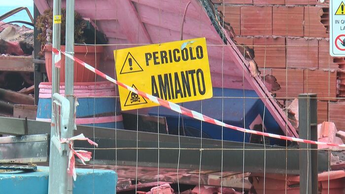 Protesta a Sciacca,ritardo bonifica amianto dopo rogo ristorante