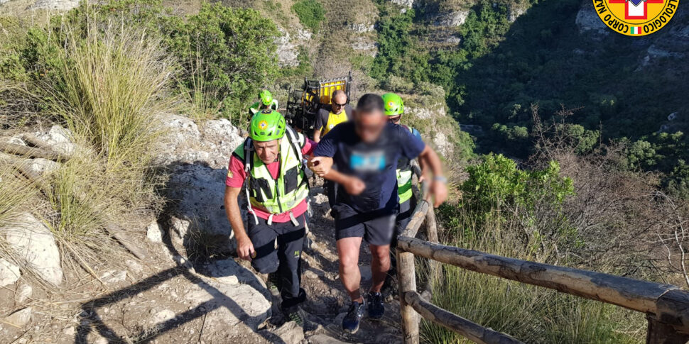 Noto, coppia di turisti belgi in difficoltà sul sentiero per la riserva di Cavagrande: a salvarli arriva il Soccorso alpino