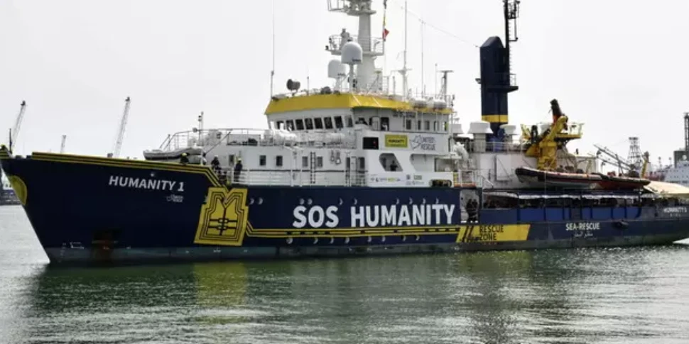 Sos Humanity: «Italia ha ritardato il soccorso e un migrante è morto»