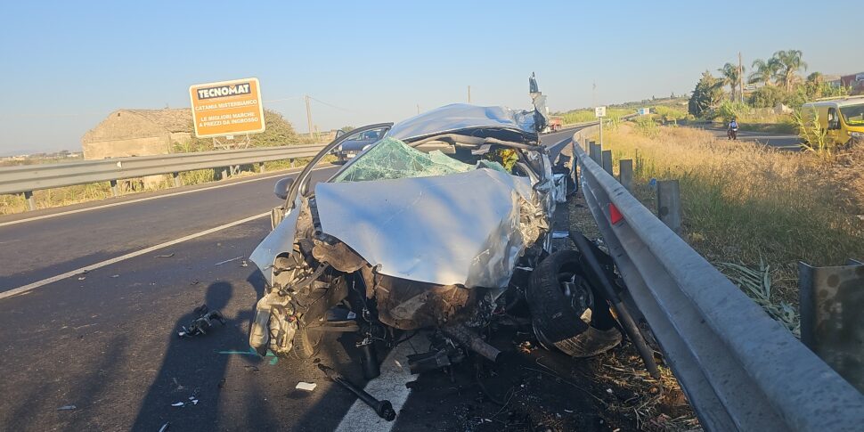 Schianto auto-tir a Carlentini, perde la vita un giovane di 23 anni