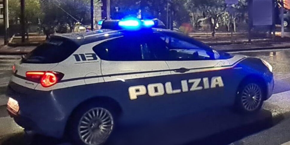 Trovato in possesso di oggetti per forzare le serrature, un catanese di 23 anni denunciato dalla polizia