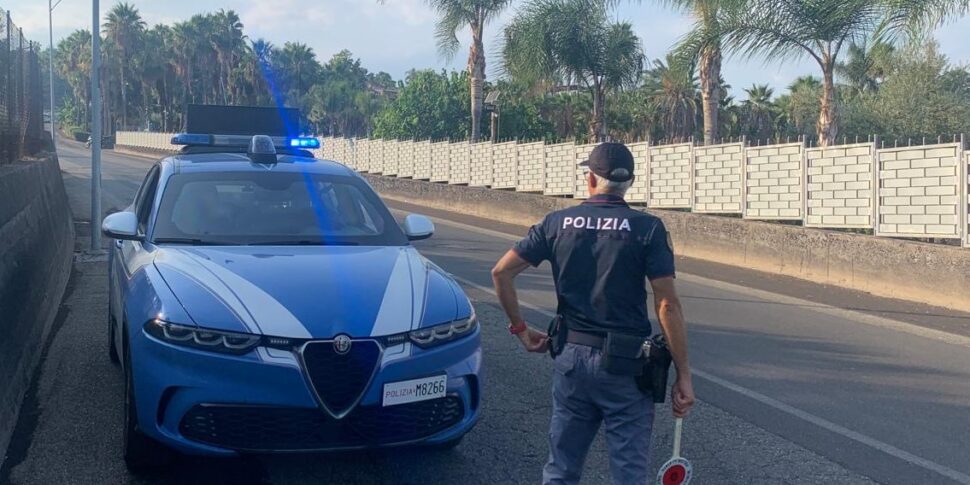 Non aveva mai preso la patente, un uomo di 63 anni è stato fermato ai controlli della polizia ad Acireale