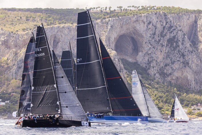 Vela: partenza spettacolare per la Palermo - Montecarlo