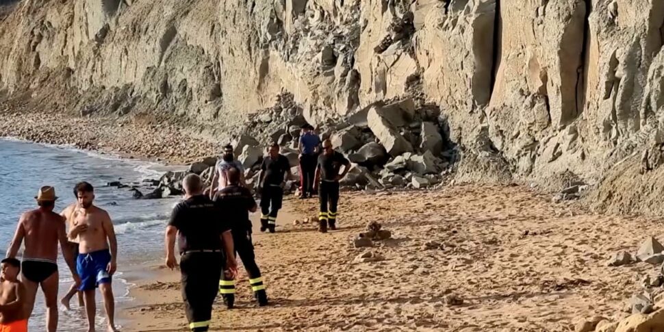 Agrigento,  frana il costone Zingarello: tragedia sfiorata per cinque bagnanti